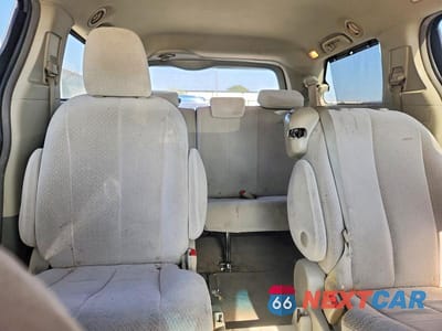 Zdjęcie 10 z 13 samochodu: 2013 TOYOTA SIENNA LE VIN:5TDKK3DC1DS332606 - miniatura