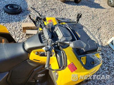 Piąte zdjęcie samochodu w środku: 2024 CAN-AM OUTLANDER XT 700 ATV VIN:3JB3KA54XRJ000630 - miniatura
