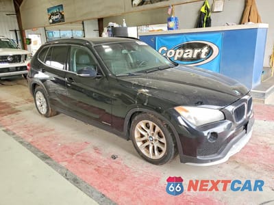 Czwarte zdjęcie samochodu z boku: 2015 BMW X1 XDRIVE28I VIN:WBAVL1C56FVY28265 - miniatura