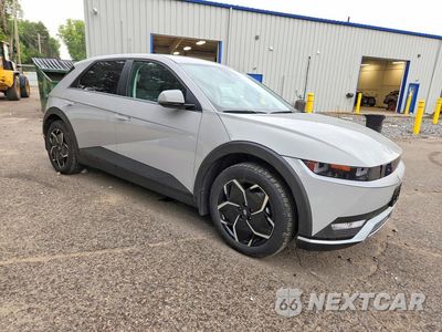 Czwarte zdjęcie samochodu z boku: 2023 HYUNDAI IONIQ 5 SE VIN:KM8KMDAF4PU201051 - miniatura