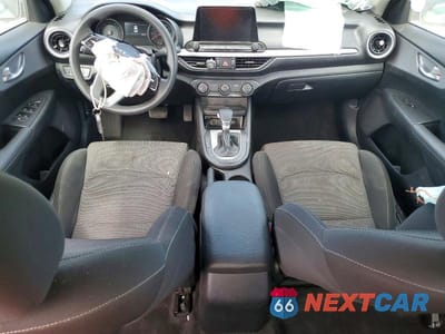 Zdjęcie 8 z 12 samochodu: 2024 KIA FORTE LXS VIN:3KPF24AD2RE749545 - miniatura