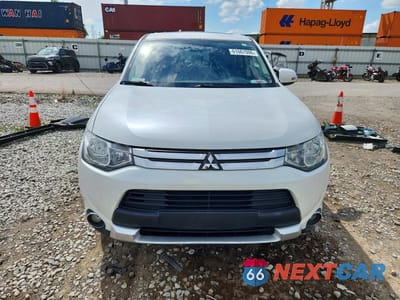 Piąte zdjęcie samochodu w środku: 2015 MITSUBISHI OUTLANDER SE VIN:JA4AD3A34FZ004408 - miniatura