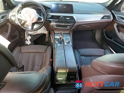 Zdjęcie 8 z 12 samochodu: 2019 BMW 530E VIN:WBAJA9C56KB392905 - miniatura