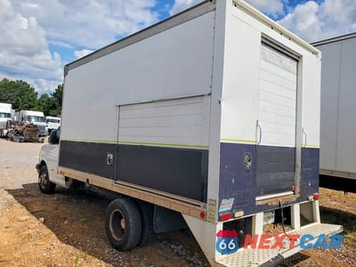 Drugie zdjęcie samochodu z przodu: 2014 CHEVROLET EXPRESS G4500 REFRIGERATED BOX TRUCK VIN:1GB6G5CG8E1212405 - miniatura