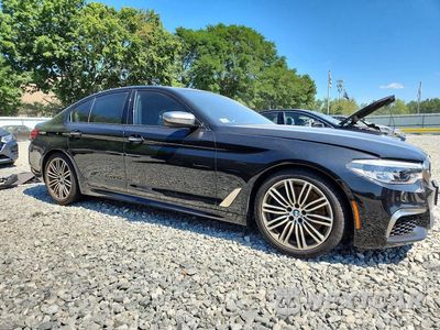 Czwarte zdjęcie samochodu z boku: 2018 BMW M550XI VIN:WBAJB9C58JB286306 - miniatura