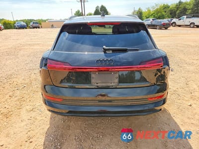 Zdjęcie 6 z 14 samochodu: 2022 AUDI E-TRON PREMIUM VIN:WA1AAAGE5NB045966 - miniatura