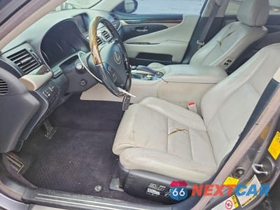 Zdjęcie 7 z 13 samochodu: 2013 LEXUS LS 460 VIN:JTHBL5EF8D5124941 - miniatura