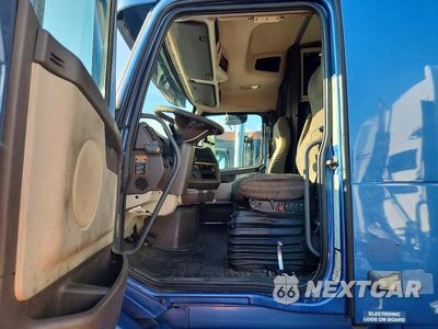Zdjęcie 7 z 14 samochodu: 2016 VOLVO VNL SEMI TRUCK VIN:4V4NC9EG8GN942595 - miniatura