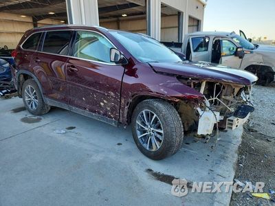 Czwarte zdjęcie samochodu z boku: 2019 TOYOTA HIGHLANDER XLE VIN:5TDJZRFH4KS721854 - miniatura