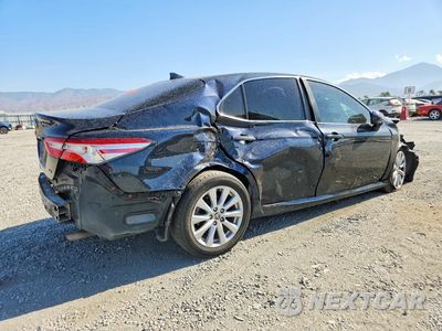 Trzecie zdjęcie samochodu z tyłu: 2020 TOYOTA CAMRY LE VIN:4T1C11AK0LU986591 - miniatura