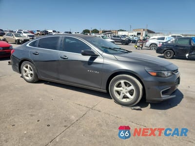 Czwarte zdjęcie samochodu z boku: 2017 CHEVROLET MALIBU LT VIN:1G1ZB5STXHF136594 - miniatura