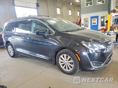 Czwarte zdjęcie samochodu z boku: 2017 CHRYSLER PACIFICA TOURING L VIN:2C4RC1BG2HR759135 - miniatura