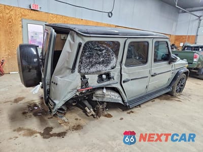 Trzecie zdjęcie samochodu z tyłu: 2025 MERCEDES-BENZ G63 AMG VIN:W1NWH5AB1SX061540 - miniatura