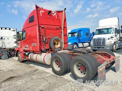 Drugie zdjęcie samochodu z przodu: 2011 VOLVO VNL SEMI TRUCK VIN:4V4NC9THXBN533115 - miniatura
