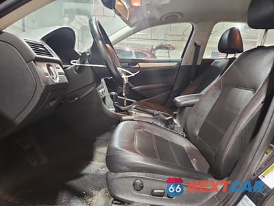 Zdjęcie 7 z 12 samochodu: 2012 VOLKSWAGEN PASSAT SE VIN:1VWBP7A38CC011866 - miniatura
