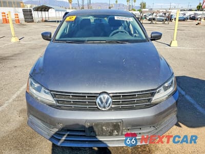 Piąte zdjęcie samochodu w środku: 2018 VOLKSWAGEN JETTA S VIN:3VW167AJ6JM232553 - miniatura