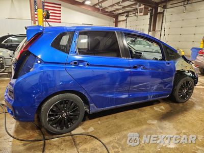 Trzecie zdjęcie samochodu z tyłu: 2018 HONDA FIT SPORT VIN:3HGGK5H65JM722644 - miniatura