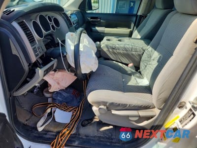 Zdjęcie 7 z 12 samochodu: 2011 TOYOTA TUNDRA DOUBLE CAB SR5 VIN:5TFRM5F16BX032356 - miniatura