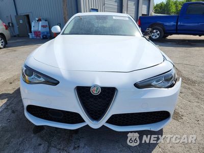 Piąte zdjęcie samochodu w środku: 2018 ALFA ROMEO GIULIA VIN:ZARFAEBN6J7565462 - miniatura