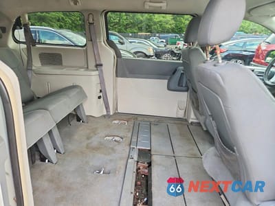 Zdjęcie 11 z 13 samochodu: 2010 CHRYSLER TOWN & COUNTRY TOURING VIN:2A4RR5D10AR229129 - miniatura