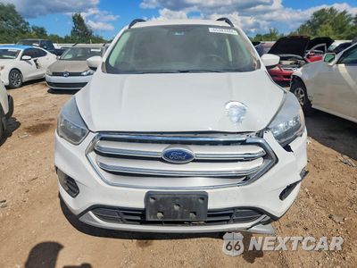 Piąte zdjęcie samochodu w środku: 2018 FORD ESCAPE SE VIN:1FMCU0GD8JUB37753 - miniatura