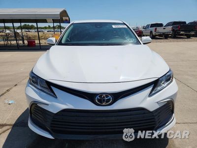 Piąte zdjęcie samochodu w środku: 2024 TOYOTA CAMRY LE VIN:4T1C11AK5RU906260 - miniatura