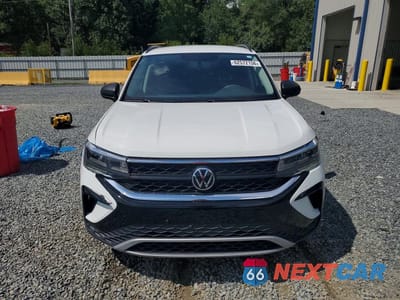 Piąte zdjęcie samochodu w środku: 2022 VOLKSWAGEN TAOS S VIN:3VVAX7B22NM019212 - miniatura