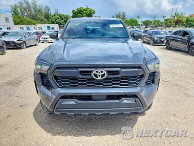 Piąte zdjęcie samochodu w środku: 2024 TOYOTA TACOMA TRD OFF-ROAD VIN:3TYLB5JN7RT051380 - miniatura