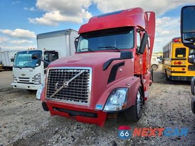 2006 VOLVO VNL SEMI TRUCK 4V4NC9GH76N434803 - główne zdjęcie licytacji z USA - miniatura