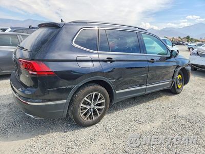 Trzecie zdjęcie samochodu z tyłu: 2018 VOLKSWAGEN TIGUAN SE VIN:3VV3B7AX4JM207244 - miniatura