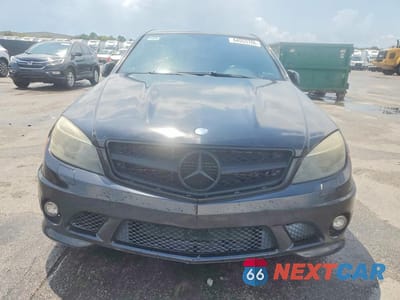 Piąte zdjęcie samochodu w środku: 2010 MERCEDES-BENZ C 63 AMG VIN:WDDGF7HB5AF419574 - miniatura