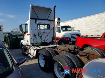 Drugie zdjęcie samochodu z przodu: 2009 VOLVO VNL SEMI TRUCK VIN:4V4NC9EG29N493739 - miniatura