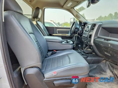 Zdjęcie 10 z 12 samochodu: 2017 RAM 5500 HD DRW 4WD SVC BODY VIN:3C7WRNBJ6HG604231 - miniatura