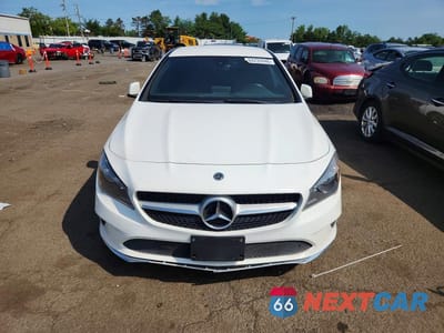 Piąte zdjęcie samochodu w środku: 2019 MERCEDES-BENZ CLA 250 VIN:WDDSJ4EB7KN707972 - miniatura