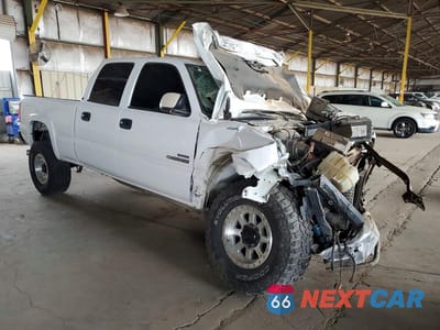Czwarte zdjęcie samochodu z boku: 2006 CHEVROLET SILVERADO C2500 HEAVY DUTY VIN:1GCHC23D56F188234 - miniatura