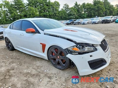 Czwarte zdjęcie samochodu z boku: 2014 JAGUAR XF R VIN:SAJWA0JHXEMU12701 - miniatura