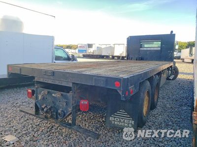 Trzecie zdjęcie samochodu z tyłu: 2005 FREIGHTLINER BUSINESS CLASS M2 FLATBED TRUCK VIN:1FVHC5CV95HN56271 - miniatura