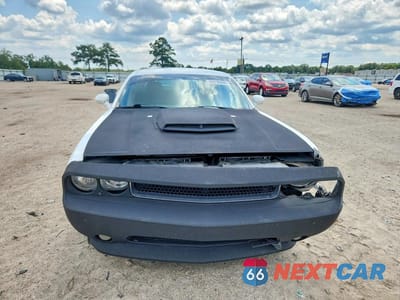 Piąte zdjęcie samochodu w środku: 2011 DODGE CHALLENGER VIN:2B3CJ4DG3BH530634 - miniatura