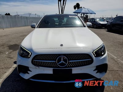 Piąte zdjęcie samochodu w środku: 2022 MERCEDES-BENZ E 350 VIN:W1KZF8DB4NB012587 - miniatura