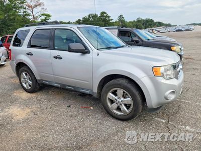 Czwarte zdjęcie samochodu z boku: 2009 FORD ESCAPE XLT VIN:1FMCU03GX9KD08560 - miniatura