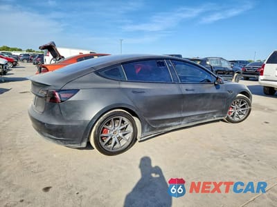 Trzecie zdjęcie samochodu z tyłu: 2022 TESLA MODEL 3 VIN:5YJ3E1EA3NF200983 - miniatura