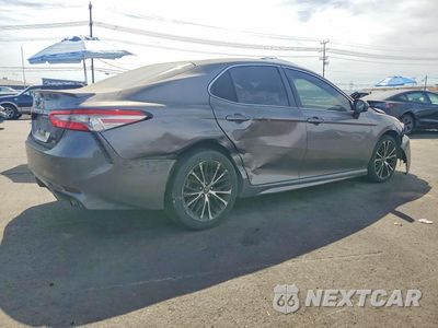 Trzecie zdjęcie samochodu z tyłu: 2018 TOYOTA CAMRY SE VIN:4T1B11HK6JU646070 - miniatura