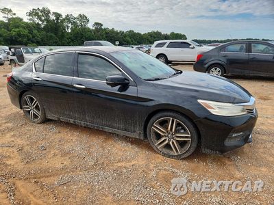Czwarte zdjęcie samochodu z boku: 2017 HONDA ACCORD TOURING VIN:1HGCR3F98HA012835 - miniatura