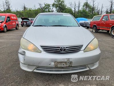Piąte zdjęcie samochodu w środku: 2005 TOYOTA CAMRY STANDARD VIN:4T1BE32K35U034892 - miniatura