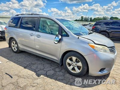 Czwarte zdjęcie samochodu z boku: 2012 TOYOTA SIENNA LE VIN:5TDKK3DC8CS196649 - miniatura