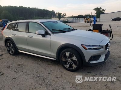 Czwarte zdjęcie samochodu z boku: 2021 VOLVO V60 CROSS COUNTRY T5 MOMENTUM VIN:YV4102WK9M1069341 - miniatura