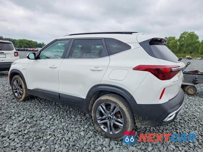 Drugie zdjęcie samochodu z przodu: 2021 KIA SELTOS S VIN:KNDEUCAA7M7097228 - miniatura