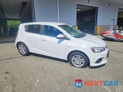 Czwarte zdjęcie samochodu z boku: 2017 CHEVROLET SONIC VIN:1G1JG6SG6H4146509 - miniatura