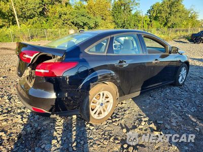 Trzecie zdjęcie samochodu z tyłu: 2017 FORD FOCUS SE VIN:1FADP3F28HL242512 - miniatura