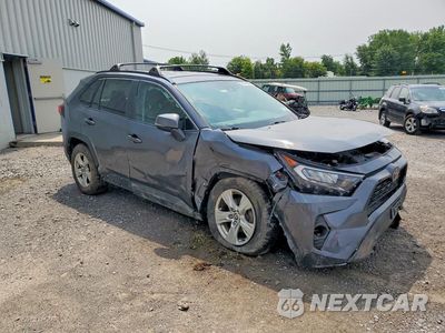 Czwarte zdjęcie samochodu z boku: 2021 TOYOTA RAV4 XLE VIN:2T3P1RFV3MW174990 - miniatura